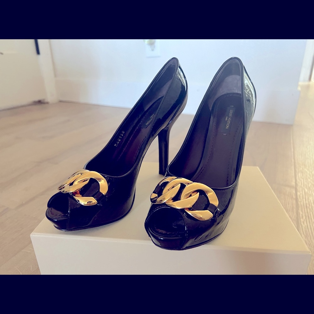 Louis Vuitton Monogram Vernis heels in Amarante